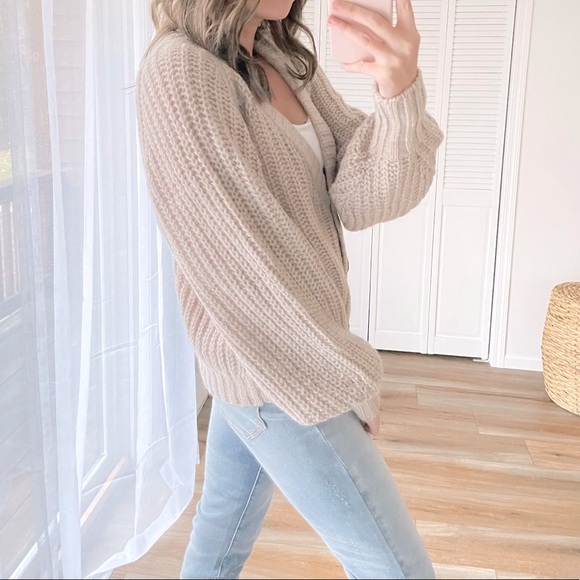 Beautiful NWT M/L. Oversized chunky grandpa sweater, cardigan - Picture 3 of 8
